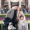 Glenn Alinskie - Chelsea Olivia Tokyo Disneyland