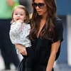 Harper Beckham Pakai Dot Bayi