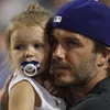 Harper Beckham Pakai Dot Bayi