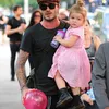 Harper Beckham Pakai Dot Bayi