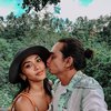 Belum lama ini, pasangan muda Adipati Dolken dan Cantik Tachril sempat melakukan perjalanan bulan madu di Bali. Keduanya begitu mesra bak dunia milik berdua!