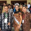 Abraham Samad - Elvira Devinamira