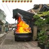 Jika diartikan ke dalam Bahasa Indonesia, caption yang dituliskan ini bisa diartikan semacam 'Jadi bahan gosip warga sekitar, Clara Gopa putuskan bakar mobilnya sendiri'.