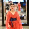 Seleb Jadi Model Catwalk