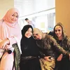 FOTO: Manisnya Hubungan Olla Ramlan - Anak Buat Dewi Sandra Kagum