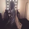 Penyanyi Cantik di Backstage