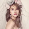 Aktris pakai gaun pengantin bercadar