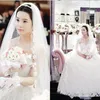 Aktris pakai gaun pengantin bercadar