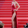 Bella Hadid Tanpa Pakaian Dalam