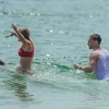 Taylor Swift - Tom Hiddleston Renang Mesra