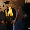 Mike Lucock dapat gelar sarjana