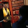 Mike Lucock dapat gelar sarjana