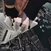 daredevil, roofing, panjat gedung, foto menakutkan, foto panjat gedung, Angela Nikolau, Ivan Beerkus