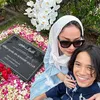 Bunga Cinta Lestari ke Makam Ashraf di Momen Idul Adha