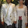 selebriti menikah, pernikahan selebriti, elebriti yang menikah dengan adat jawa