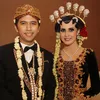 selebriti menikah, pernikahan selebriti, elebriti yang menikah dengan adat jawa