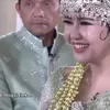 Foto Cantik Via Vallen dengan Rias Pengantin Adat Sunda