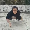 Chintya Candranaya, cewek kuat yang bisa push up 1 jari