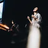 Eva Celia tampak Stylish dan Edgy