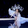 Ming Xi Victoria\&#039;s Secret Fashion Show 2017