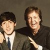 Foto ini bisa menggambarkan bagaimana jadinya kalau Paul McCartney pose bareng sang cucu yang mirip dengannya. Ganteng banget kan?