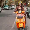 Foto Gaya Wika Salim Saat Naik Vespa