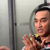 Rico Ceper bicara ke wartawan