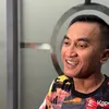 Rico Ceper tertawa lebar