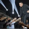 Hangatnya Konser Monokrom Tulus