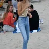 Kendall Jenner Tanpa Bra