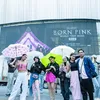 Nagita Slavina dan Syahnaz Sadiqah Nonton Konser BLACKPINK