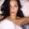 Foto Seksi Bella, Adik Gigi Hadid