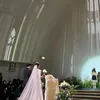 Foto IU Saat Jadi Wedding Singer di Pernikahan Saudara Lee Jong Suk
