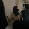 Foto IU Saat Jadi Wedding Singer di Pernikahan Saudara Lee Jong Suk