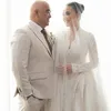 Senyuman Amanda Manopo di Hari Pernikahan