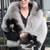 keluarga kardashian, berita kim kardashian, mantel bulu kim kardashian