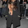 keluarga kardashian, berita kim kardashian, mantel bulu kim kardashian