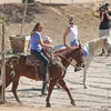 Kendall &amp; Caitlyn Naik Kuda