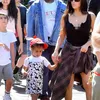 Kim Kardashian & Anaknya ke Disneyland