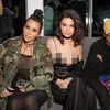 Kim Kardashian Pamer Lingerie
