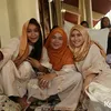Ayu Ting Ting sholat Ied