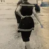 Gaya Pakaian di Pantai Tahun 1900an