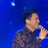 Foto Langka Ariel NOAH Pakai Batik