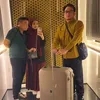 Foto Liburan Cindy Fatikasari Liburan Bareng Suami dan Dua Putra