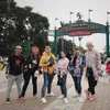 Handika Pratama &amp; Rosiana Dewi di Disney Land Hong Kong