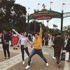 Sama seperti turis lainnya, Handika dan Rosiana nggak mau ketinggalan berfoto dengan background gerbang masuk Disney Land dengan pose penuh semangat. ＂Let's Go!＂ tulis Handika.