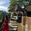 Mike Lewis, Pacarnya - Janisa Pradja