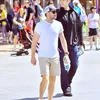 Niall Horan Kencan di Disneyland