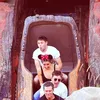 Niall Horan Kencan di Disneyland