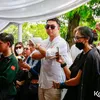 Foto Mario Kahitna Menangis